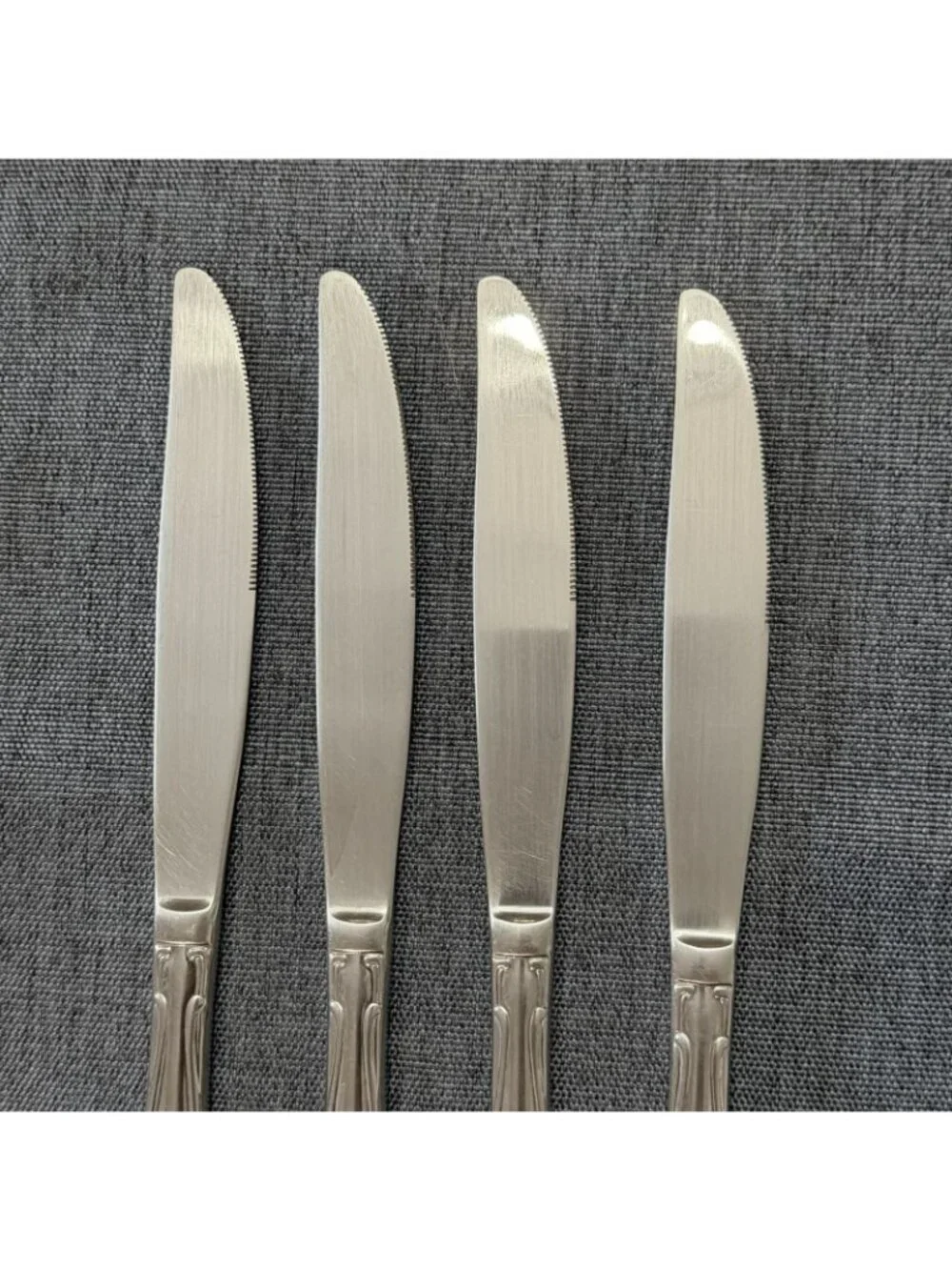 Set of 4 Oneida Cantata Glossy Dinner Knives Stainless Flatware Community Knife